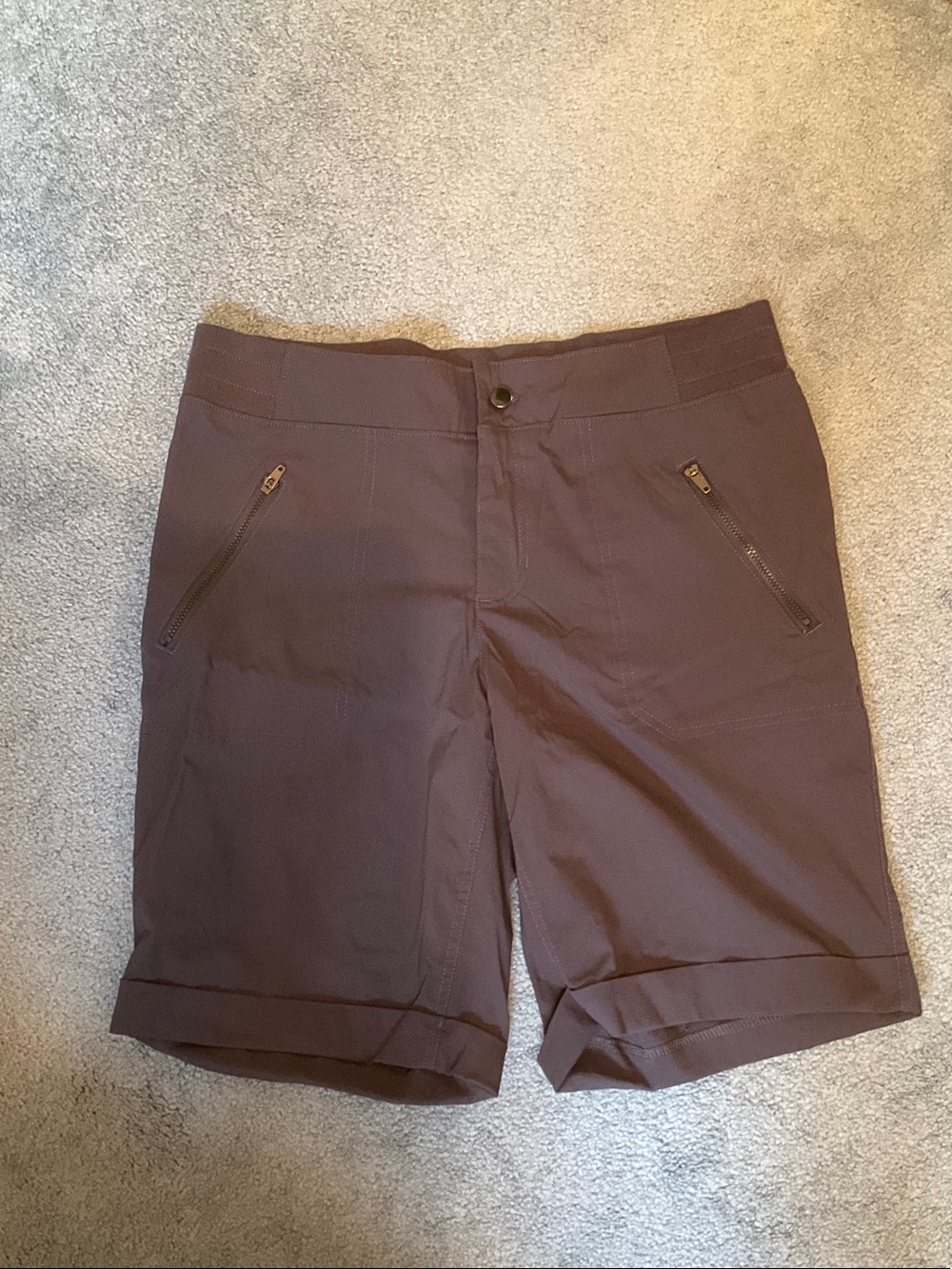 Women’s Casual Zip-Pocket Shorts — Gray